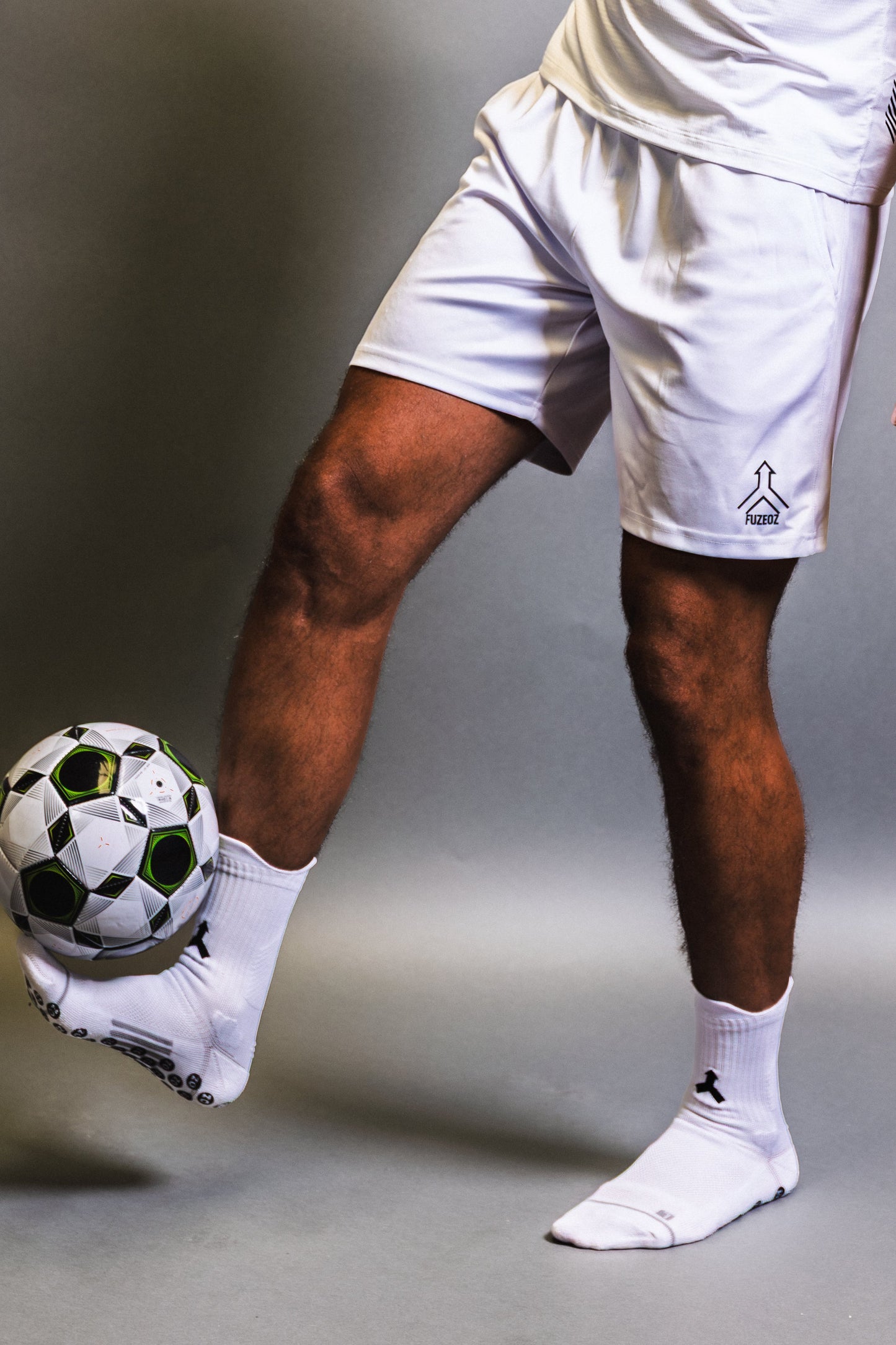 Fuzeoz Motion White shorts